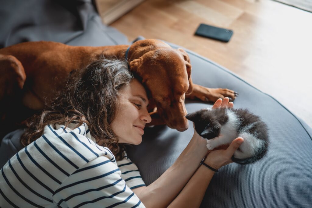 Portrait,Of,A,Young,Woman,With,A,Hungarian,Pointer,Dog